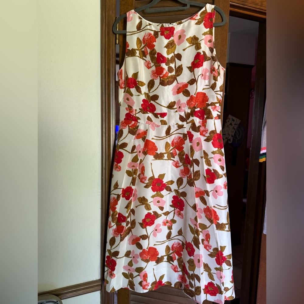 NWOT Banana Republic silk dress. Floral pattern a-line size 8